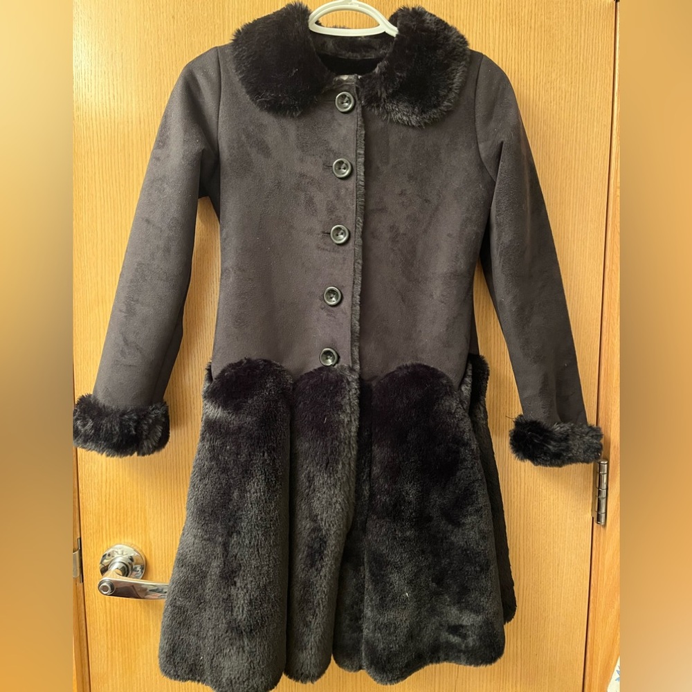 Gorgeous black faux fur chasing fireflies girls black size 10 coat.